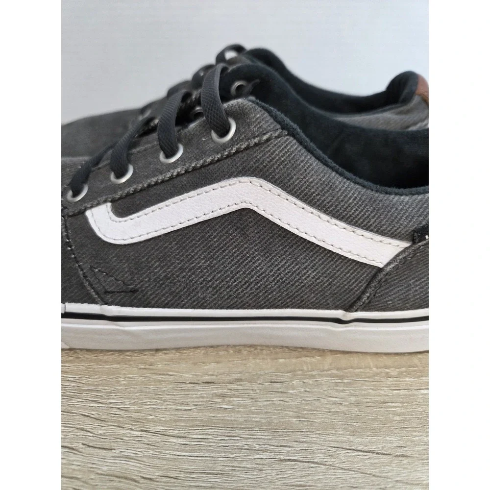 VANS GREY DENIM  LOW TOP SKATEBOARD SHOES with elastic faux laces. Mens Size 9